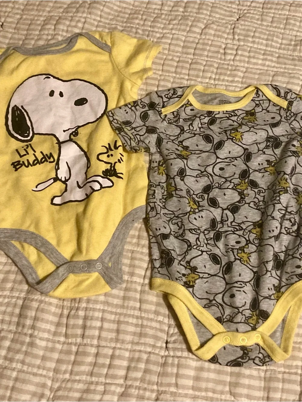SNOOPY Baby Toddler Lot of 2 Short Sleeve Onesies Size 18 Months GREAT CONDITION